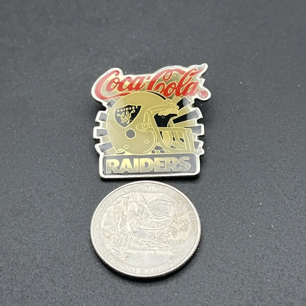 Vintage Coca-Cola Coke Los Angeles Raiders‎ Helmet NFL Football Lapel Hat Pin